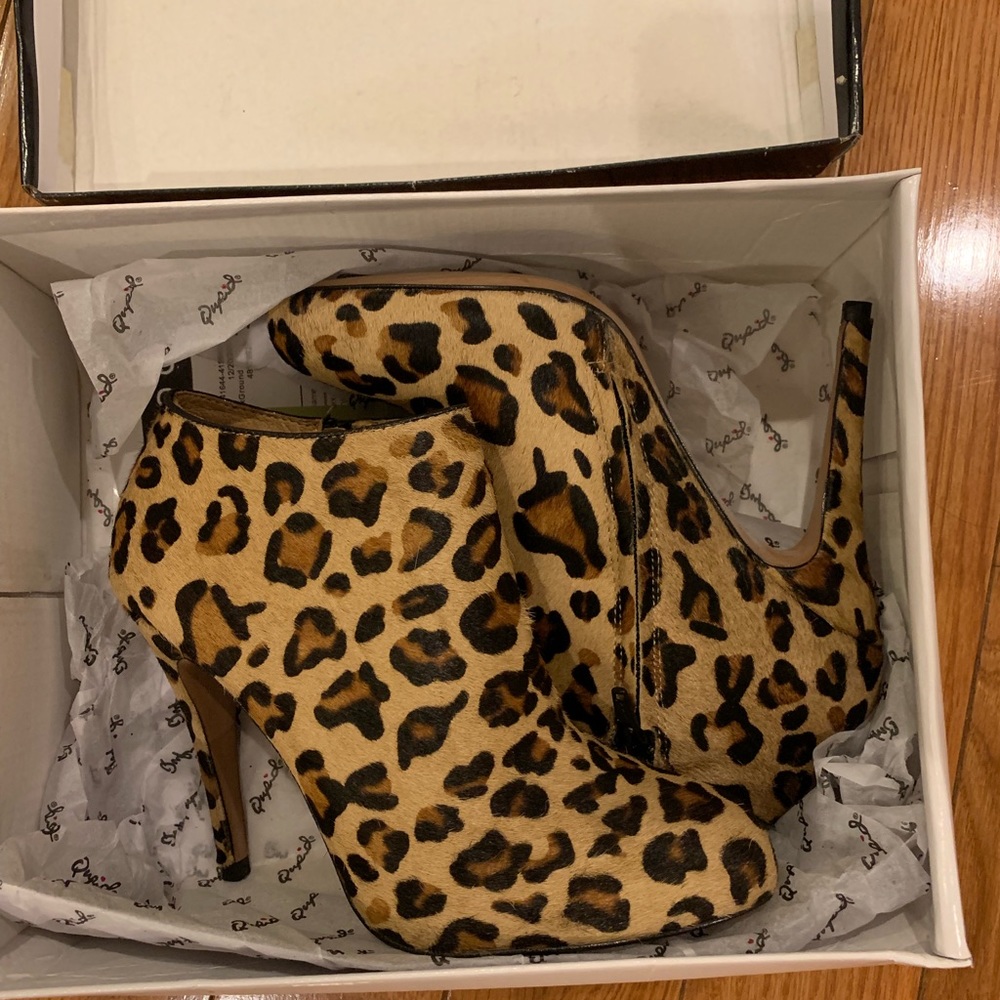 Aldo’s Leopard print ankle booties - Picture 1 of 3